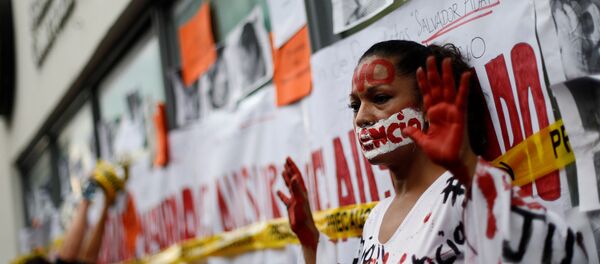 Protesta contra violencia contra periodistas en México - Sputnik Mundo