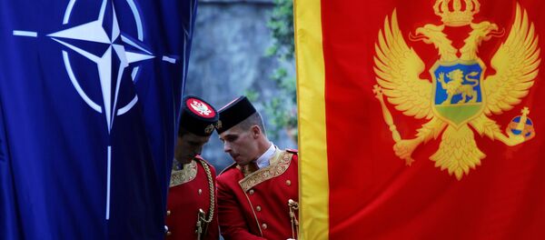Banderas de la OTAN y Montenegro - Sputnik Mundo
