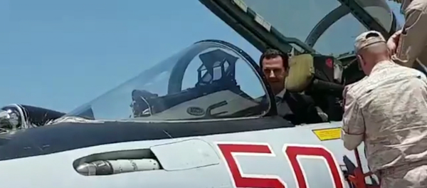 Bashar Asad visita la base rusa en Siria - Sputnik Mundo