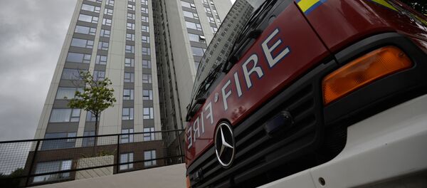 Evacuación de Burnham Tower en Londres - Sputnik Mundo