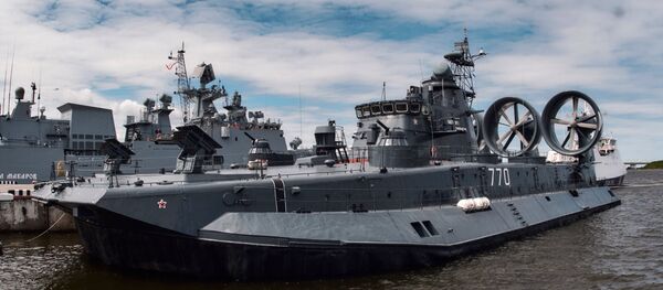 Un buque ruso en el Salón Internacional de Marina de Guerra en San Petersburgo, Rusia - Sputnik Mundo
