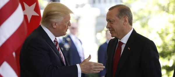 Donald Trump, presidente de EEUU, y Recep Tayyip Erdogan, presidente de Turquía - Sputnik Mundo