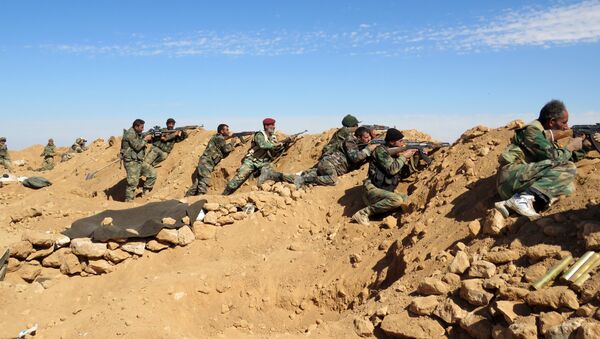 Syrian Army soldiers take positions on the outskirts of Syria's Raqa region on February 19, 2016 Syrian Army soldiers take positions on the outskirts of Syria's Raqa region on February 19, 2016 - Sputnik Mundo