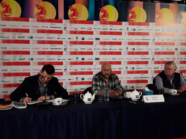 El director mexicano Everardo González ofrece una rueda de prensa en Moscú - Sputnik Mundo