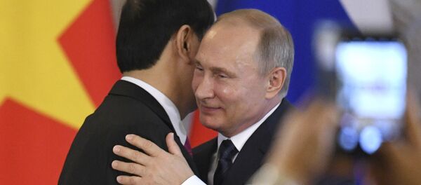 El Presidente de Vietnam, Tran Dai Quang y el president de Rusia, Vladímir Putin - Sputnik Mundo