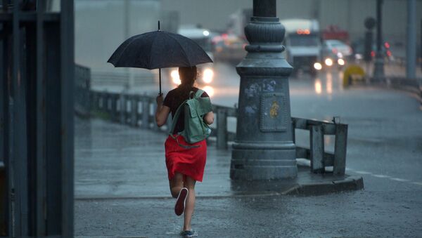 Tormenta tropical en Moscú, Rusia - Sputnik Mundo