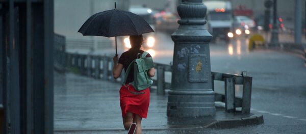 Tormenta tropical en Moscú, Rusia - Sputnik Mundo