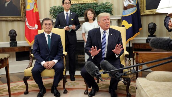 El presidente de EEUU, Donald Trump y el presidente surcoreano, Moon Jae-in El presidente de EEUU, Donald Trump y el presidente surcoreano, Moon Jae-in - Sputnik Mundo