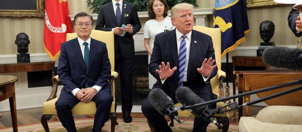 El presidente de EEUU, Donald Trump y el presidente surcoreano, Moon Jae-in El presidente de EEUU, Donald Trump y el presidente surcoreano, Moon Jae-in - Sputnik Mundo
