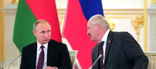 Presidente de RUsia, Vladímir Putin, y presidente de Bielorrusia, Alexandr Lukashenko - Sputnik Mundo