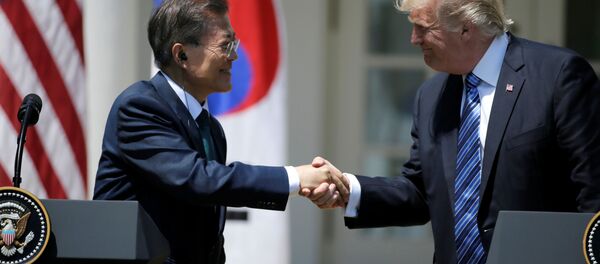 Presidente de Corea del Sur, Moon Jae-in, y presidente de EEUU Donald Trump Presidente de Corea del Sur, Moon Jae-in, y presidente de EEUU Donald Trump - Sputnik Mundo