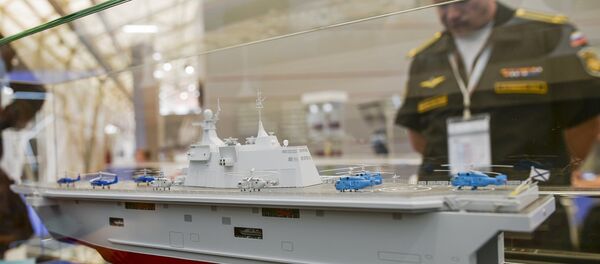 Maqueta de portahelicópteros ruso Priboy - Sputnik Mundo