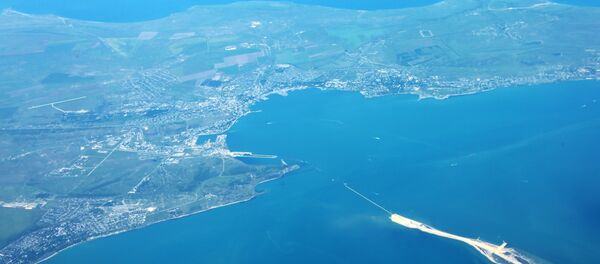 La ciudad de Kerch, en Rusia, vista desde un avión - Sputnik Mundo