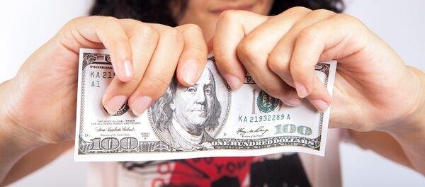 Rompiendo un dólar - Sputnik Mundo