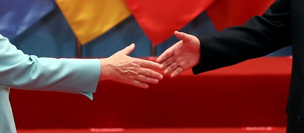 La canciller de Alemania, Angela Merkel, y el presidente de China, Xi Jinping (archivo) La canciller de Alemania, Angela Merkel, y el presidente de China, Xi Jinping (archivo) - Sputnik Mundo