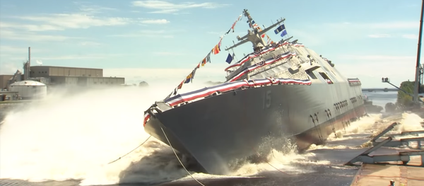 La botadura del nuevo buque de combate de la Armada de EEUU - Sputnik Mundo