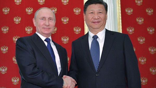 El presidente de Rusia, Vladímir Putin con su homólogo chino, Xi Jinping - Sputnik Mundo