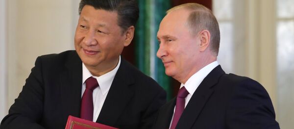 El presidente de Rusia, Vladímir Putin con su homólogo chino, Xi Jinping - Sputnik Mundo