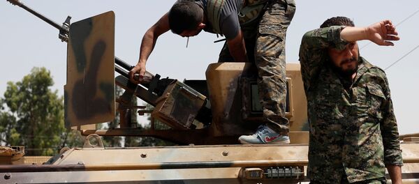 Los combatiented de Unidades kurdas de Protección Popular (YPG) en Siria - Sputnik Mundo