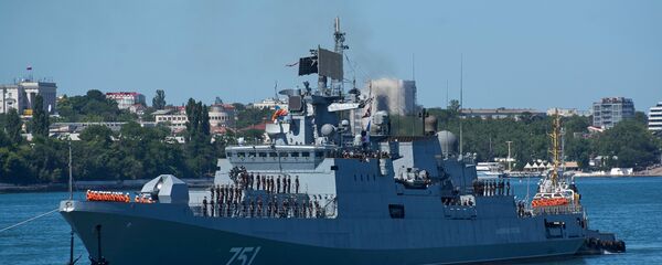 La fragata rusa Almirante Essen llega a Sebastopol - Sputnik Mundo