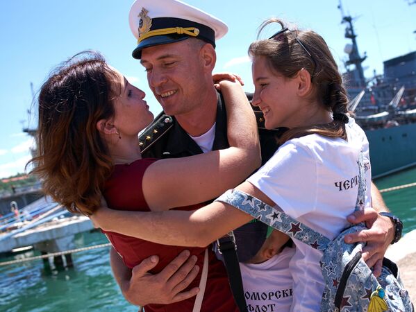 La legendaria fragata rusa que destrozó a Daesh en Siria vuelve a casa - Sputnik Mundo