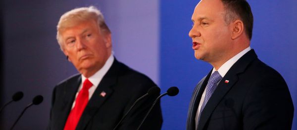 El presidente de Polonia Andrzej Duda y el presidente de EEUU, Donald Trump - Sputnik Mundo