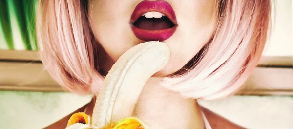 Una mujer come plátano - Sputnik Mundo