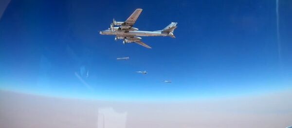 Así destruyen los bombarderos rusos Tu-95MS las posiciones terroristas - Sputnik Mundo