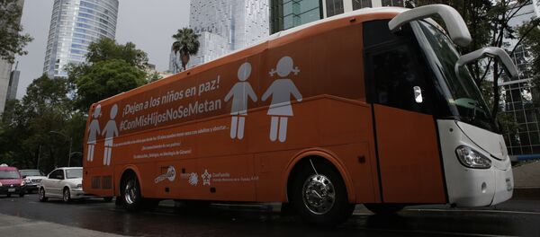 El bus transfóbico - Sputnik Mundo