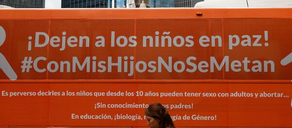 El bus tranfóbico El bus tranfóbico - Sputnik Mundo