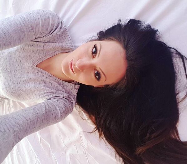 Belleza de vértigo: la aspirante rusa al récord mundial de las piernas más largas del mundo - Sputnik Mundo