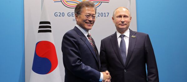 Presidente de Corea del Sur, Moon Jae-in, y presidente de Rusia, Vladímir Putin (archivo) - Sputnik Mundo