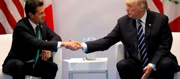 El presidente de Mexico Enrique Peña Nieto y el presidente de EEUU, Donald Trump - Sputnik Mundo