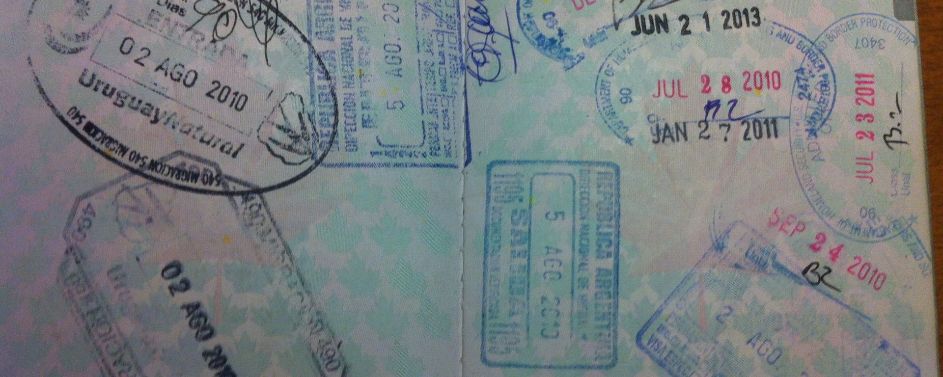 Un pasaporte (imagen referencial) Un pasaporte (imagen referencial) - Sputnik Mundo, 1920, 19.04.2021