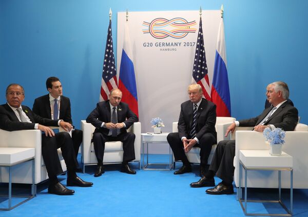 Cara a cara: el primer encuentro entre Putin y Trump - Sputnik Mundo