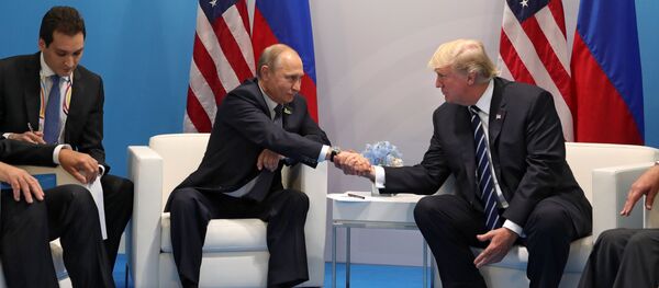 El presidente de Rusia, Vladímir Putin, y su homólogo norteamericano, Donald Trump - Sputnik Mundo