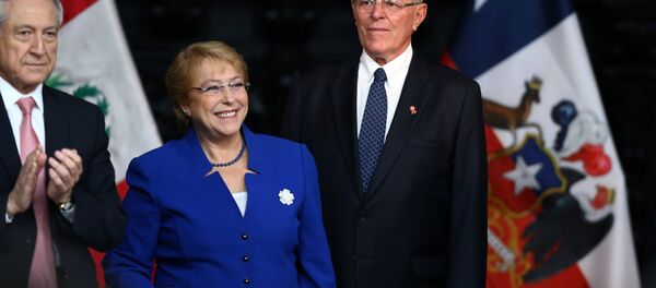 La presidenta chilena Michelle Bachelet con su par peruano Pedro Pablo Kuczynski - Sputnik Mundo