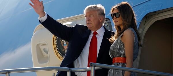 Doland Trump, presidente de EEUU, y Melania Trump, su esposa - Sputnik Mundo