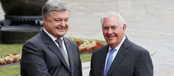 Presidente de Ucrania, Petró Poroshenko, y Secretario de Estado de EEUU, Rex Tillerson - Sputnik Mundo