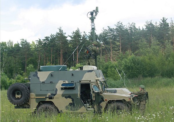 El 4x4 Tigr combinado con una torre de telecomunicaciones P-230T - Sputnik Mundo