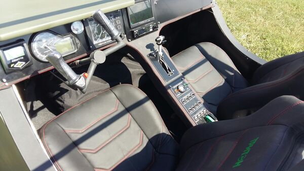 El interior del vehículo anfibio Triton El interior del vehículo anfibio Triton - Sputnik Mundo