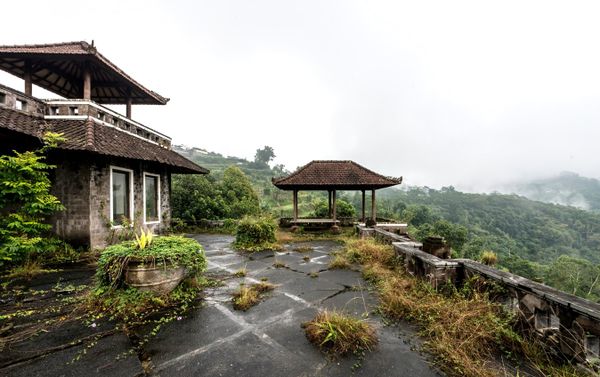 El exterior del hotel abandonado Bedugul Taman - Sputnik Mundo
