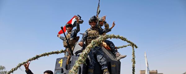 Los militares iraquíes celebran la liberación de la Ciudad Vieja de Mosul - Sputnik Mundo