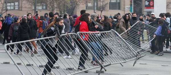 Manifestaciones contra bus transfóbico en Chile Manifestaciones contra bus transfóbico en Chile - Sputnik Mundo