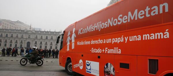 El bus tranfóbico El bus tranfóbico - Sputnik Mundo