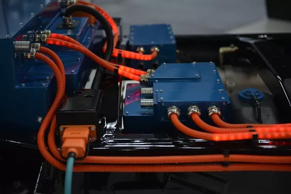 Una parte del sistema híbrido del UAZ Profi Una parte del sistema híbrido del UAZ Profi - Sputnik Mundo