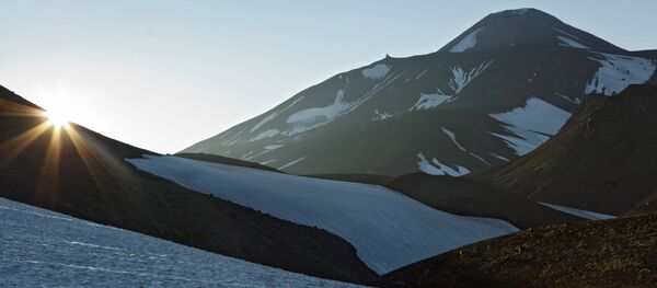 Una vista al volcán Aváchinski Una vista al volcán Aváchinski - Sputnik Mundo