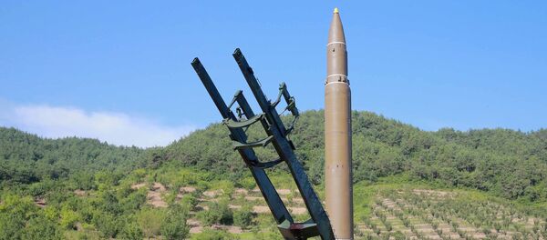 Un misil balístico intercontinental de Corea del Norte - Sputnik Mundo