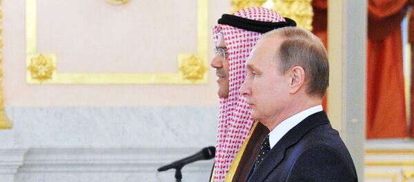 El embajador bahreiní en Moscú, Ahmed Saati, y el presidente ruso, Vladímir Putin (archivo) El embajador bahreiní en Moscú, Ahmed Saati, y el presidente ruso, Vladímir Putin (archivo) - Sputnik Mundo