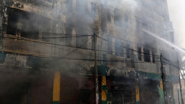 Edificio de galería Nicolini en Perú después de incendio - Sputnik Mundo